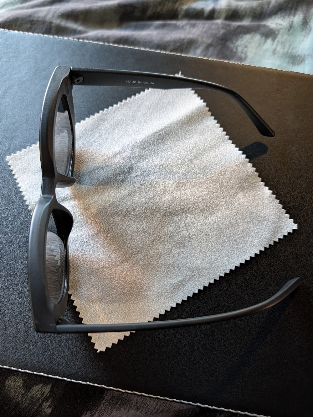 Black Cat-Eye Sunglasses - Picture 3 of 6